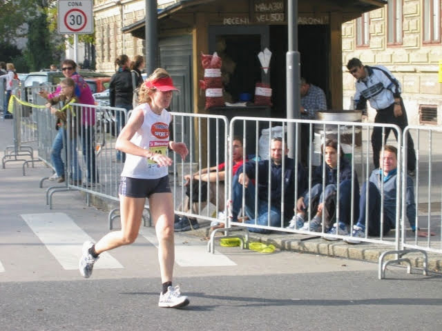 Mojca med tekom na Ljubljanskem maratonu 2005