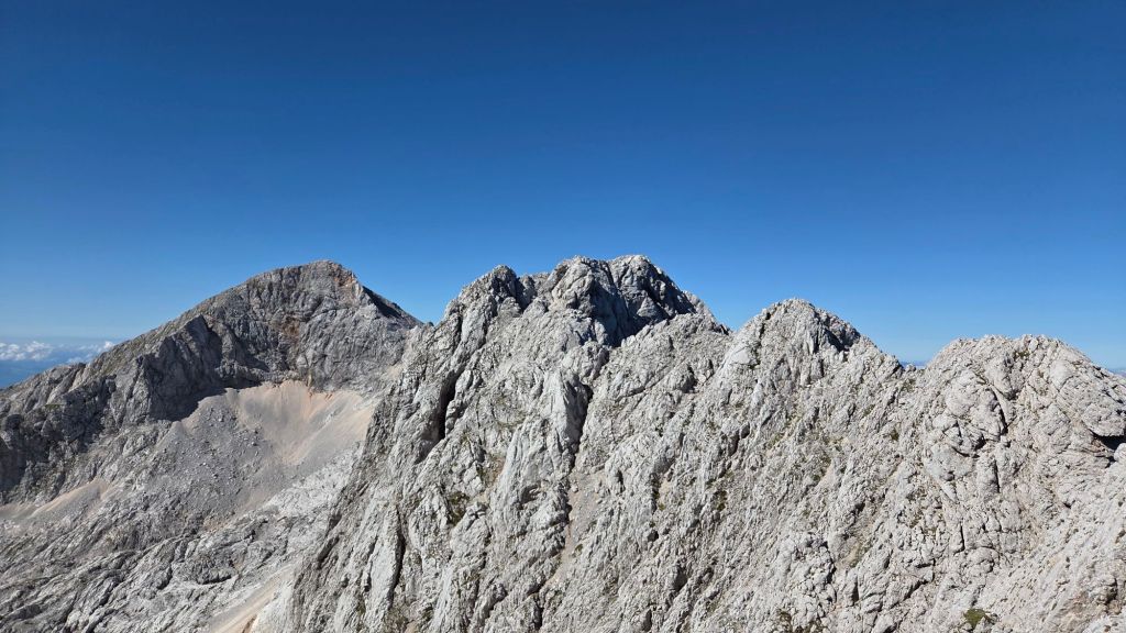 Pogled na Dolgi hrbet in Grintovec